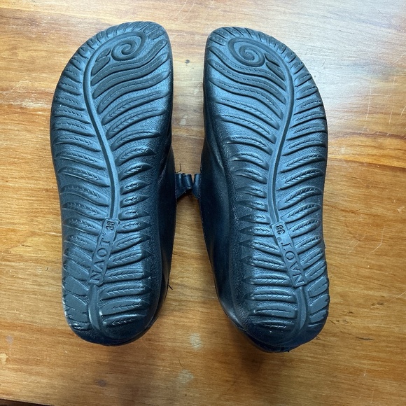 Naot Mary Jane Black Leather Flats, Size 38 (7-7.5) - Picture 3 of 5